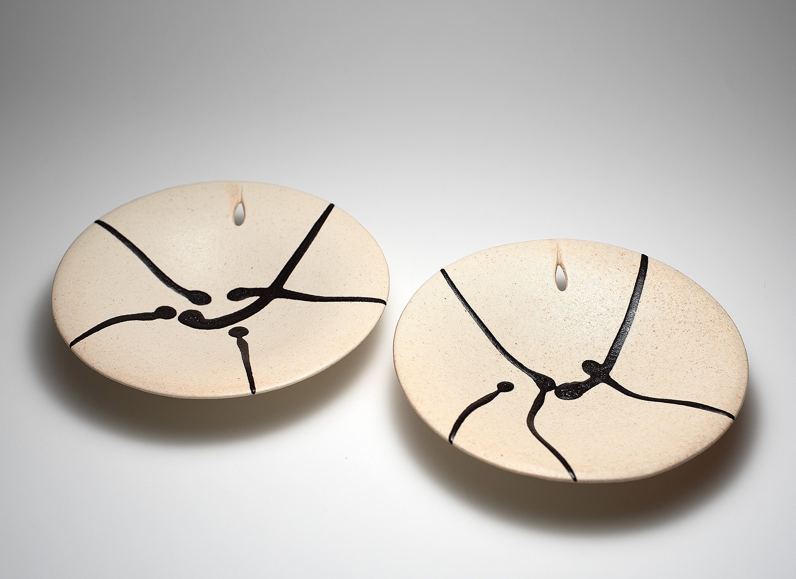 Set de deux assiettes à motif de fleurs de lotus