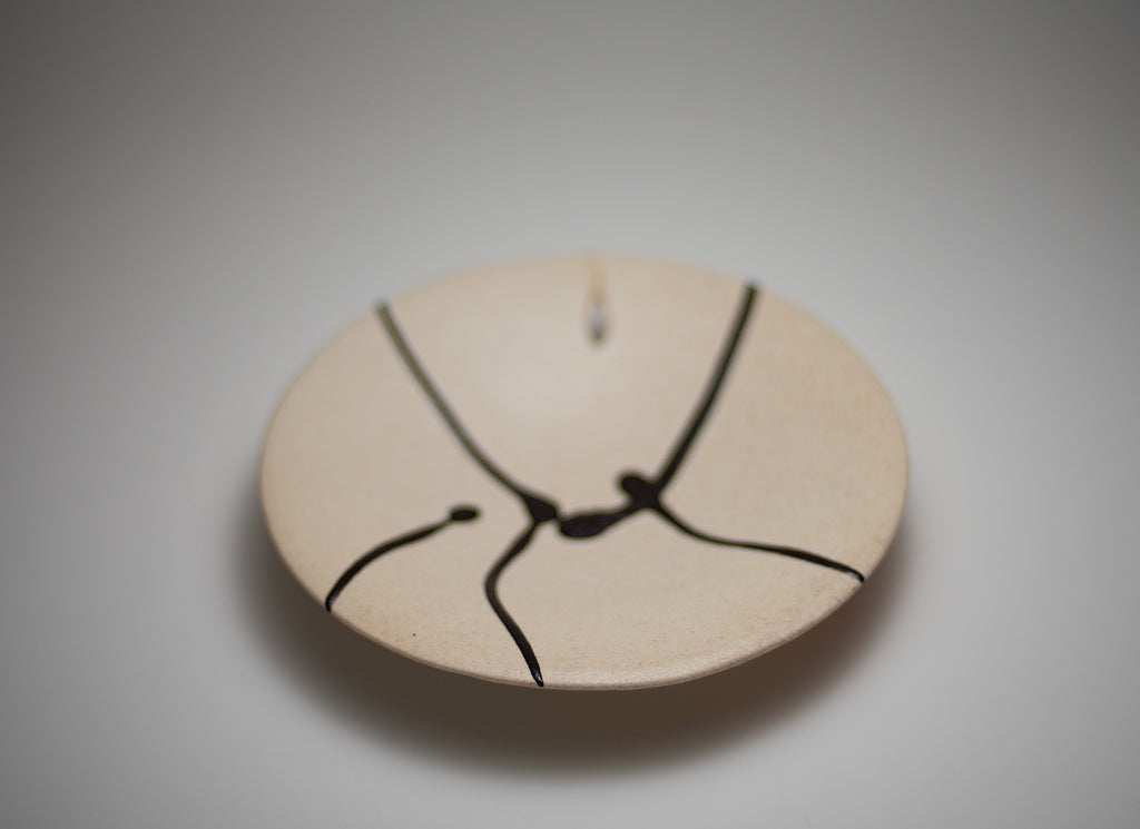 Set of two plates with lotus flower pattern