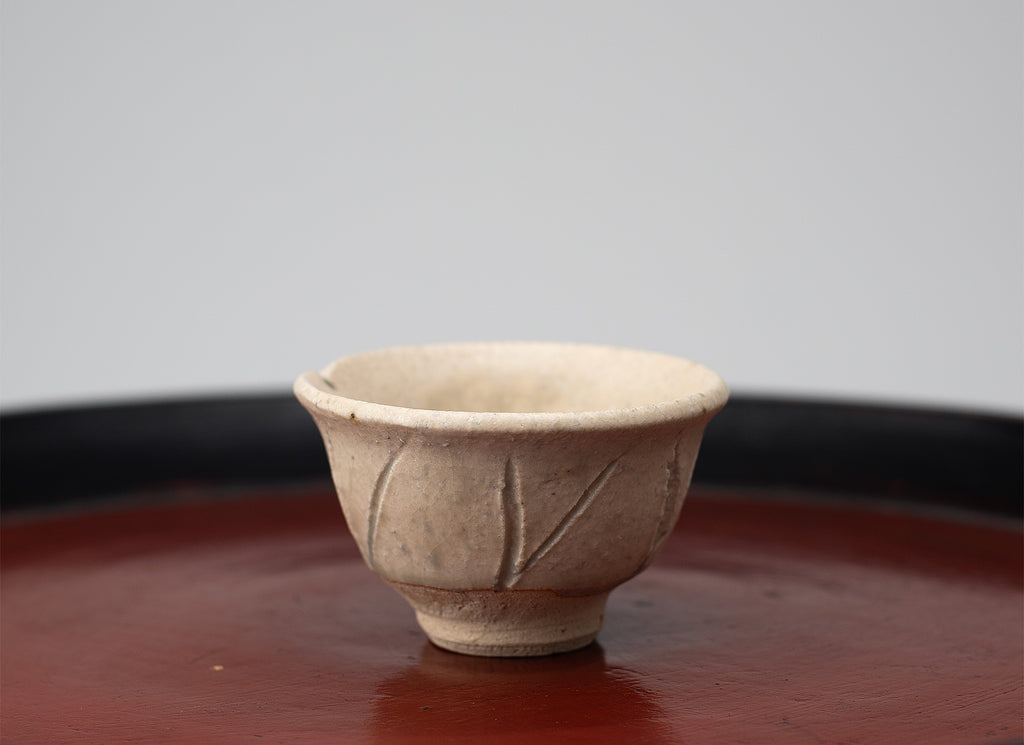 Glaçure Tadanoumi, gravé coupe à saké