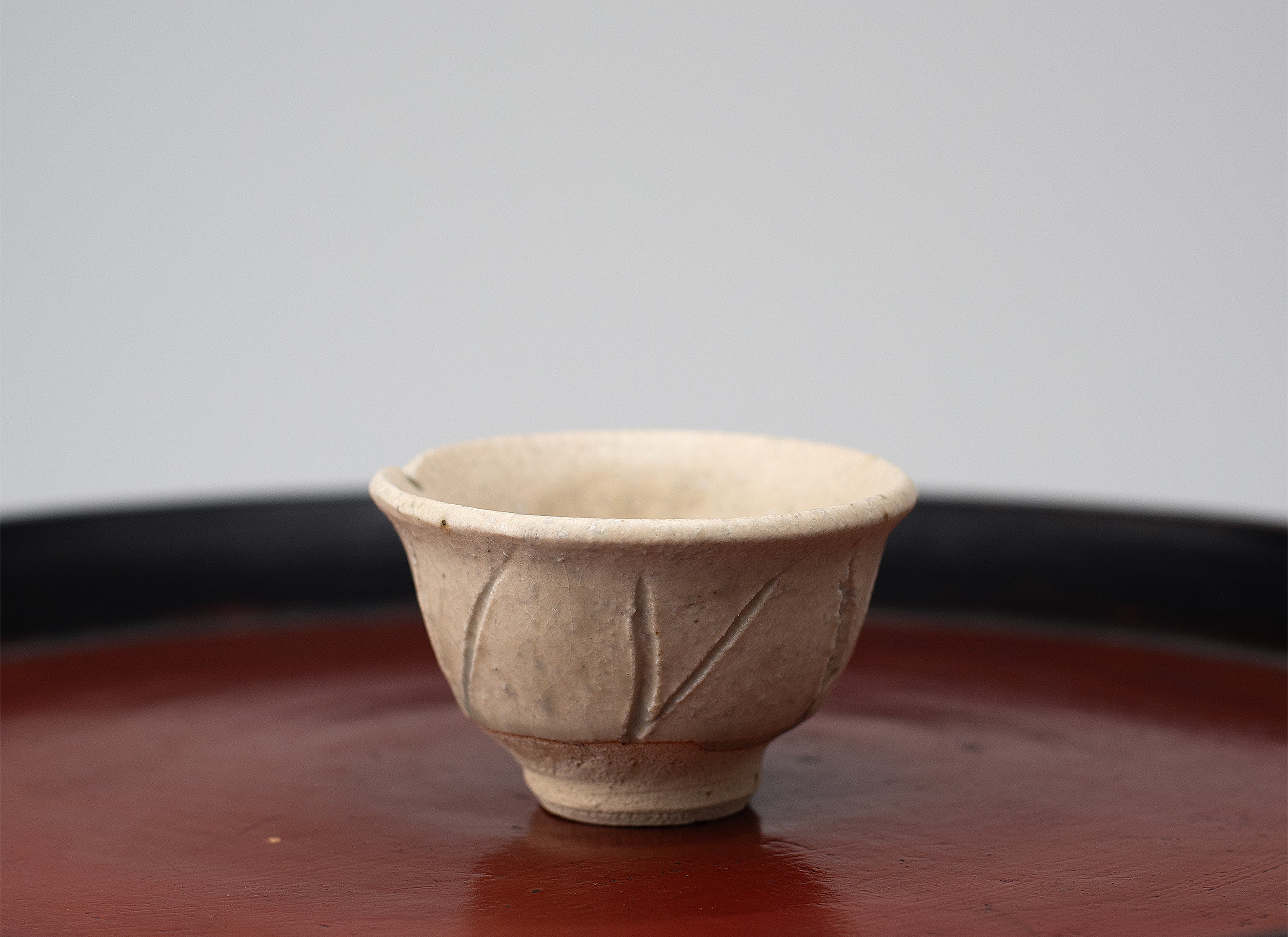 Glaçure Tadanoumi, gravé coupe à saké