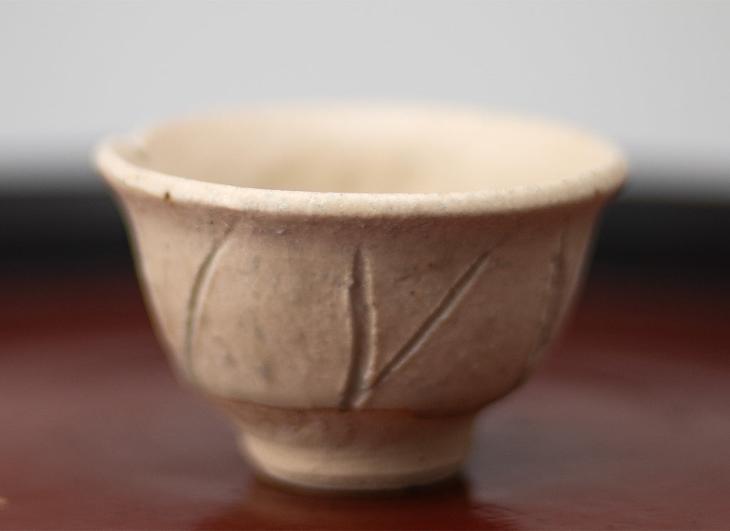 Glaçure Tadanoumi, gravé coupe à saké