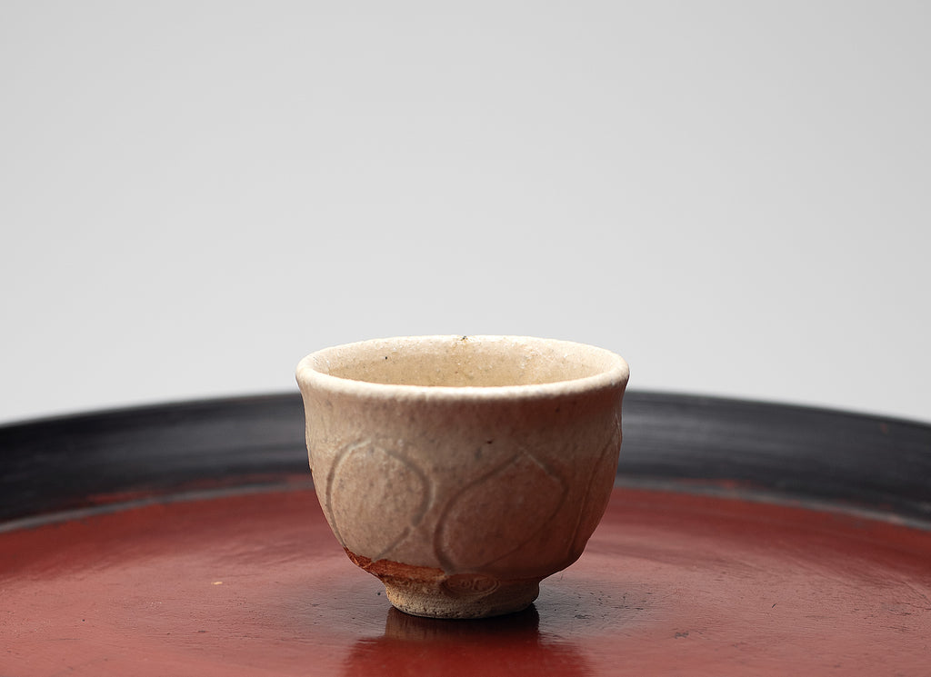 Tadanoumi glaze, sake cup with linear engravings