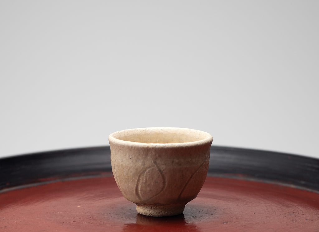 Tadanoumi glaze, sake cup with linear engravings