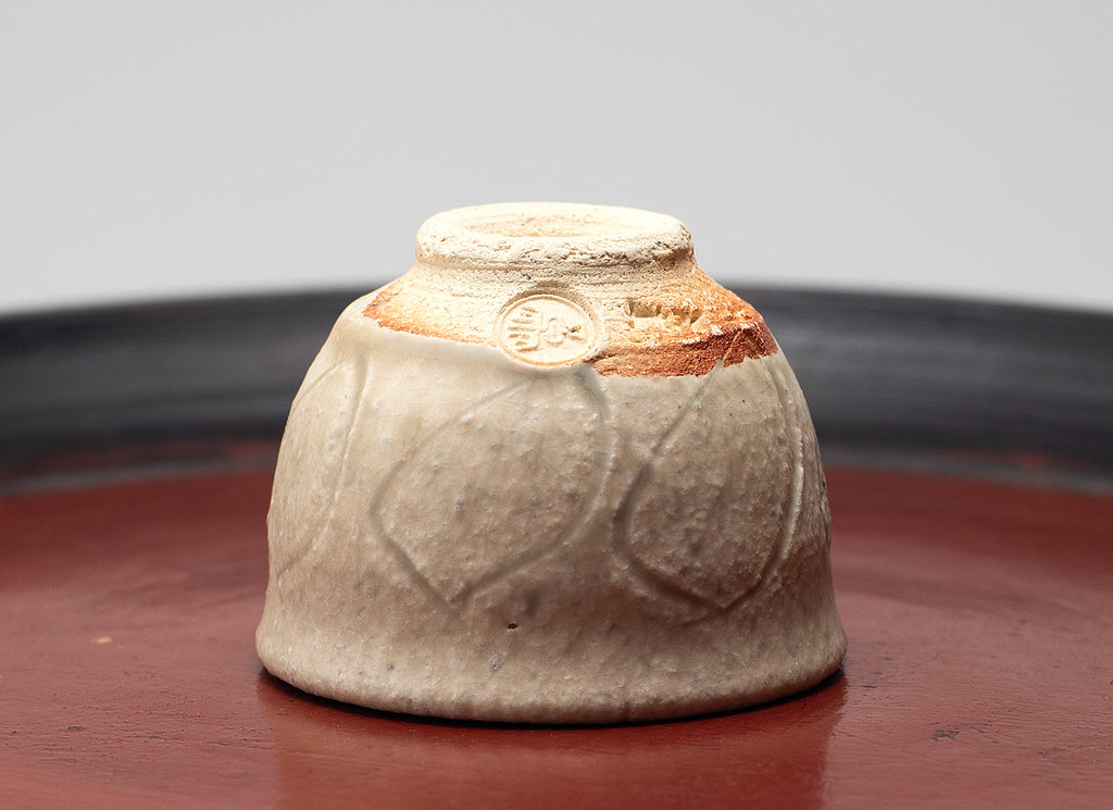 Tadanoumi glaze, sake cup with linear engravings