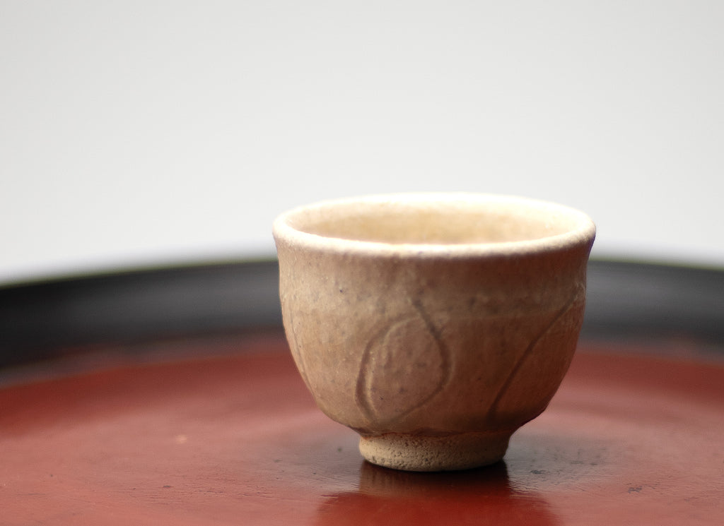 Tadanoumi glaze, sake cup with linear engravings