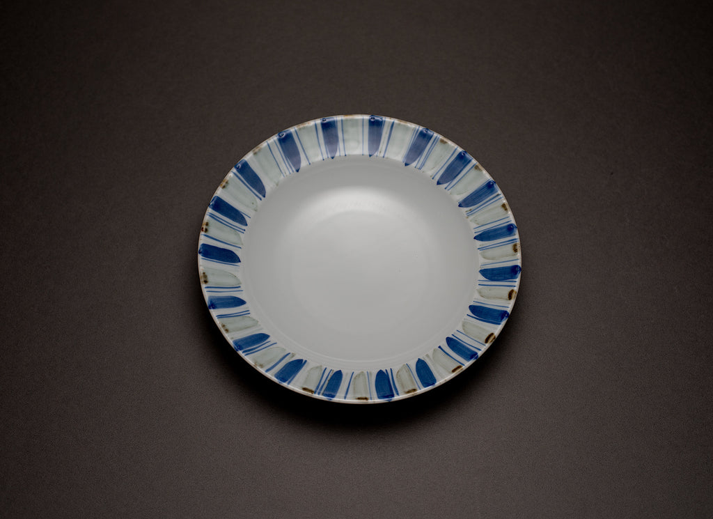 Linear pattern Blue and white porcelain plate