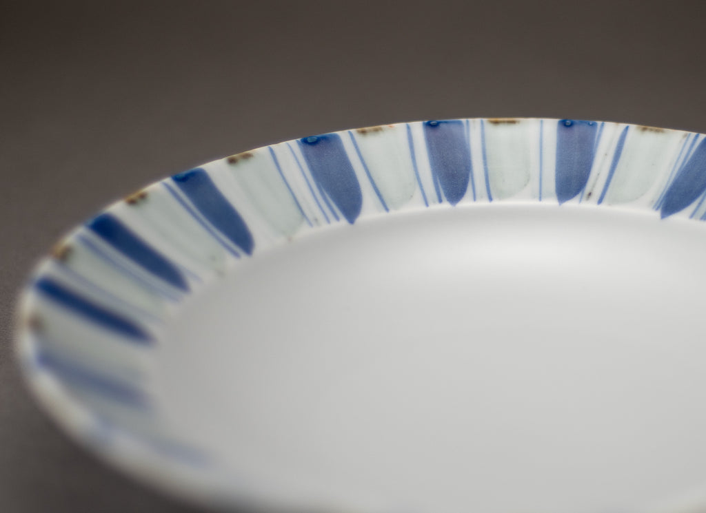 Linear pattern Blue and white porcelain plate