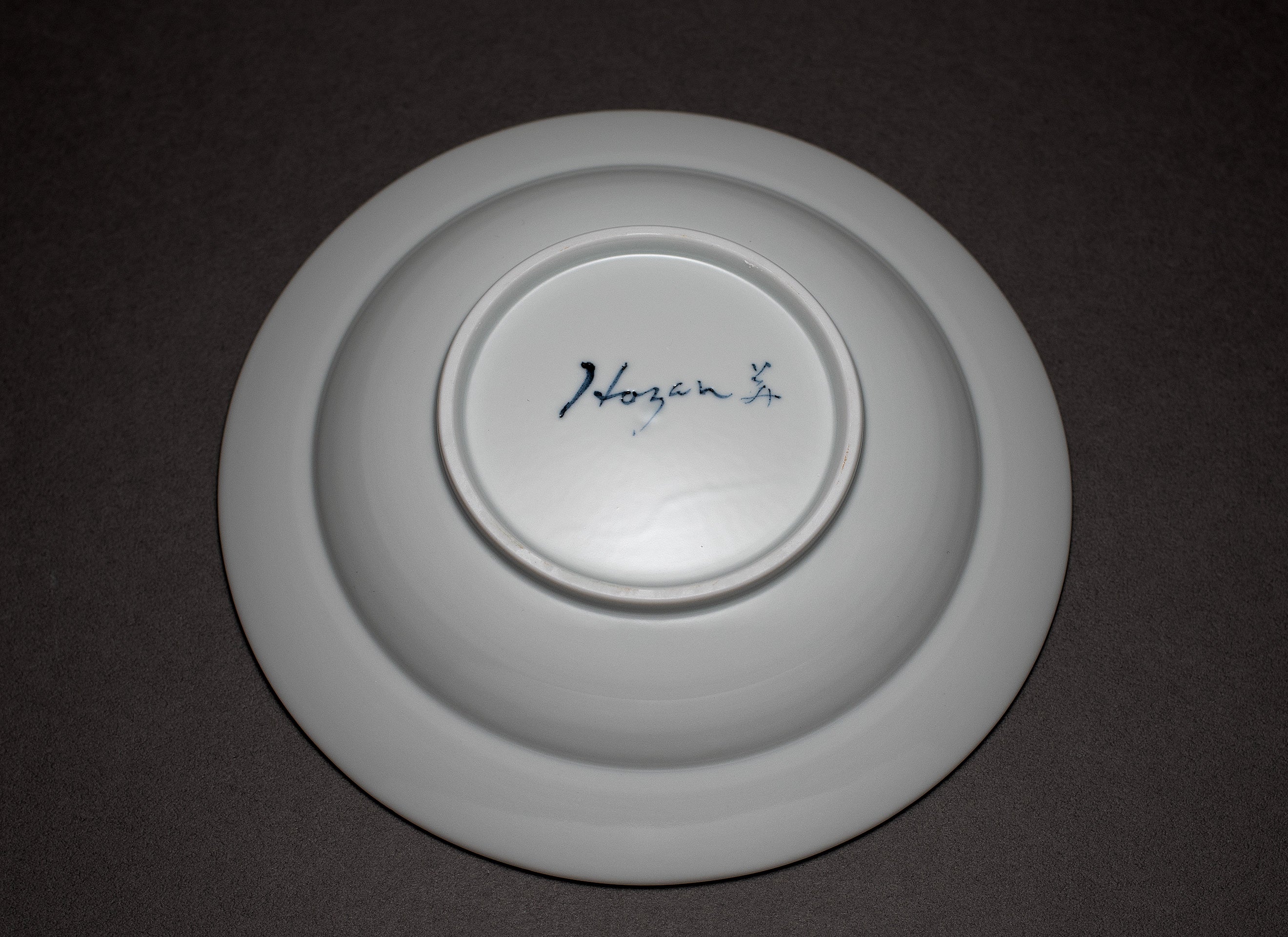 Motif linéaire Assiette en porcelaine bleue et blanche