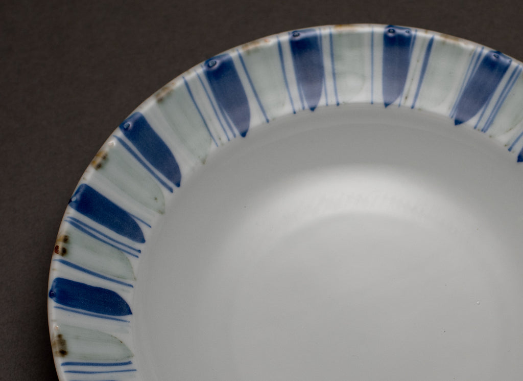 Linear pattern Blue and white porcelain plate