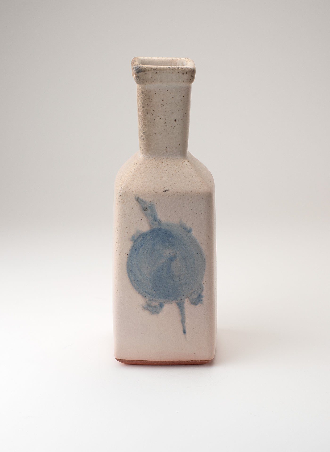 Square vase decorated with an illustration of a “suppon” turtle