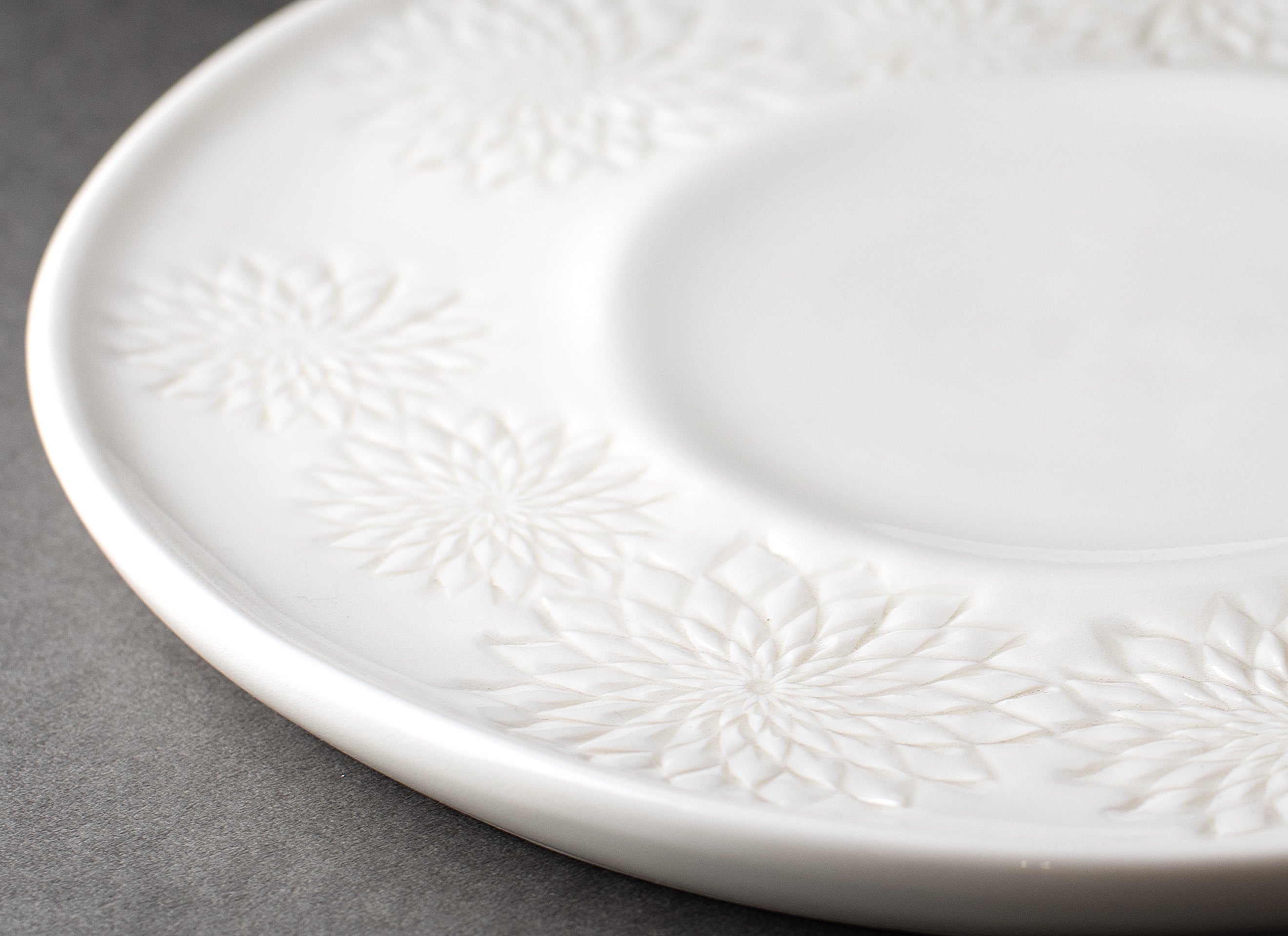 "Clay Cut", decorative floral plate