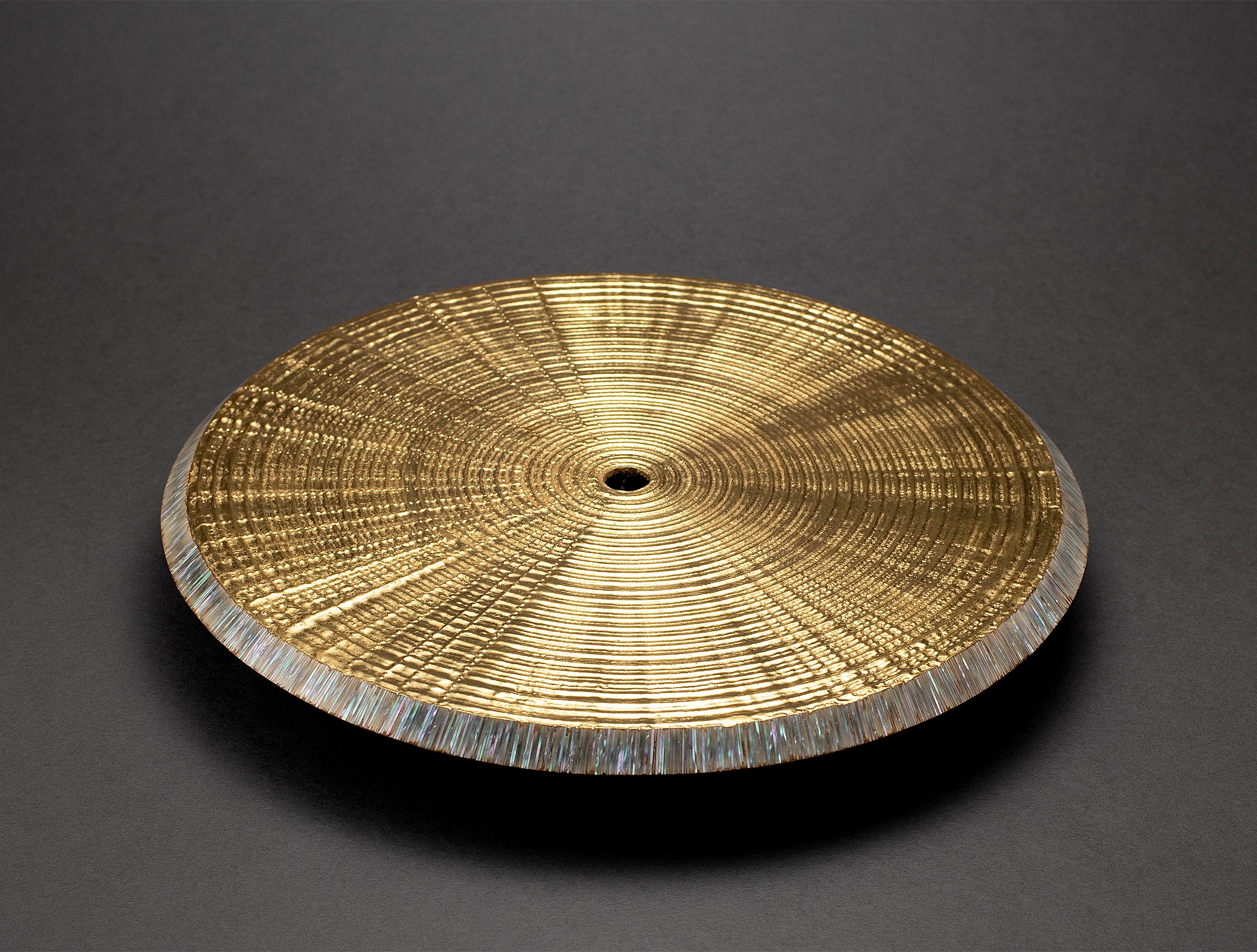 Vase à fleur unique, « Enveloppé de lumière »