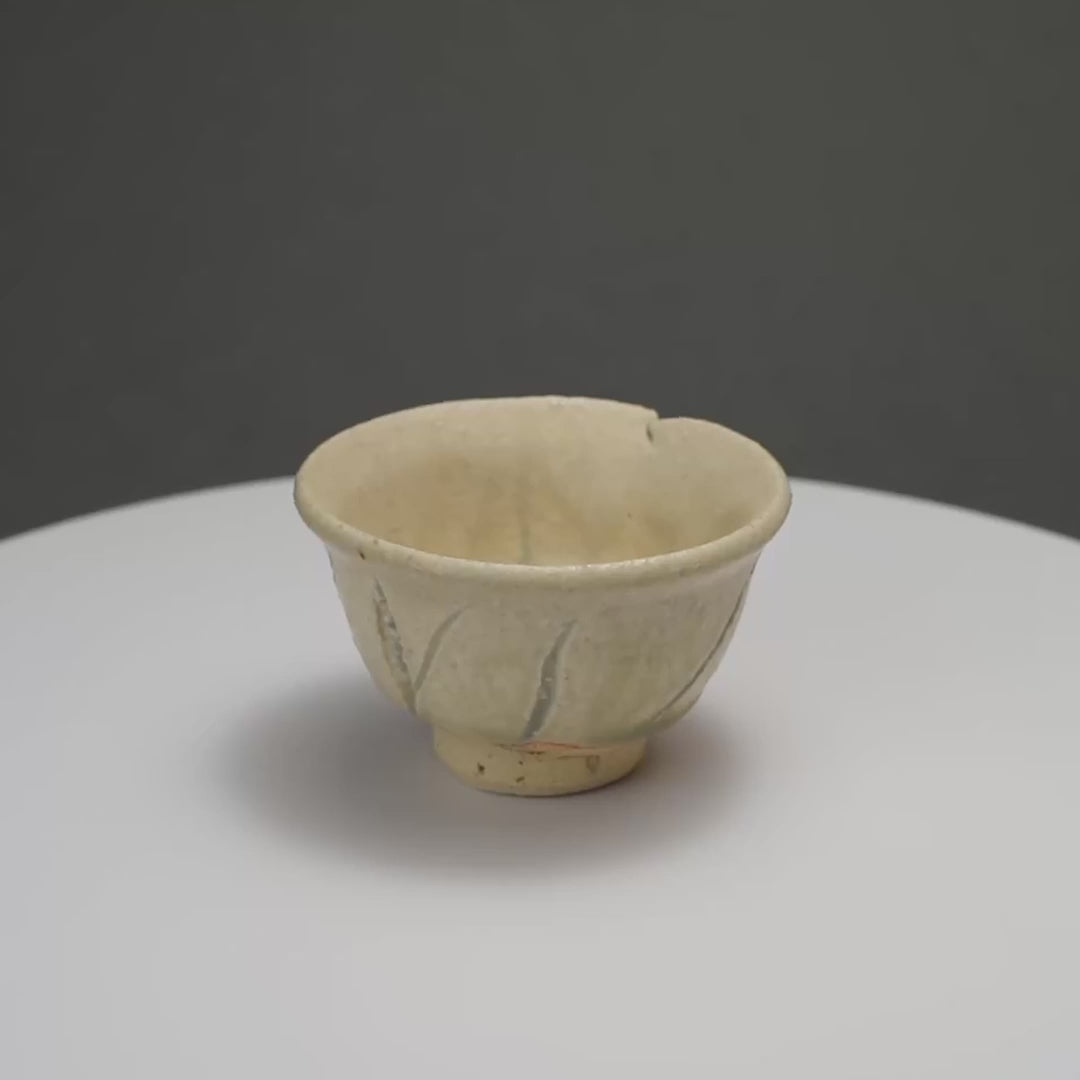 Glaçure Tadanoumi, gravé coupe à saké