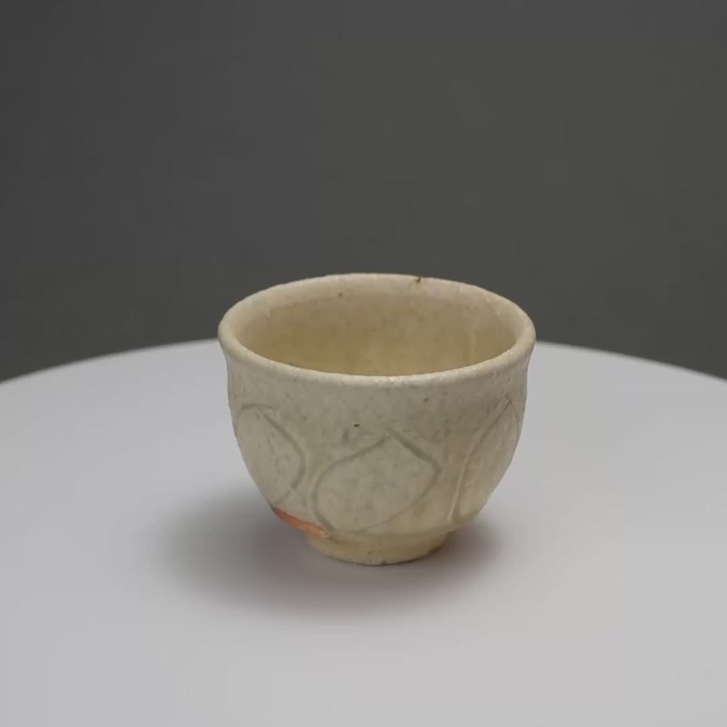 Tadanoumi glaze, sake cup with linear engravings