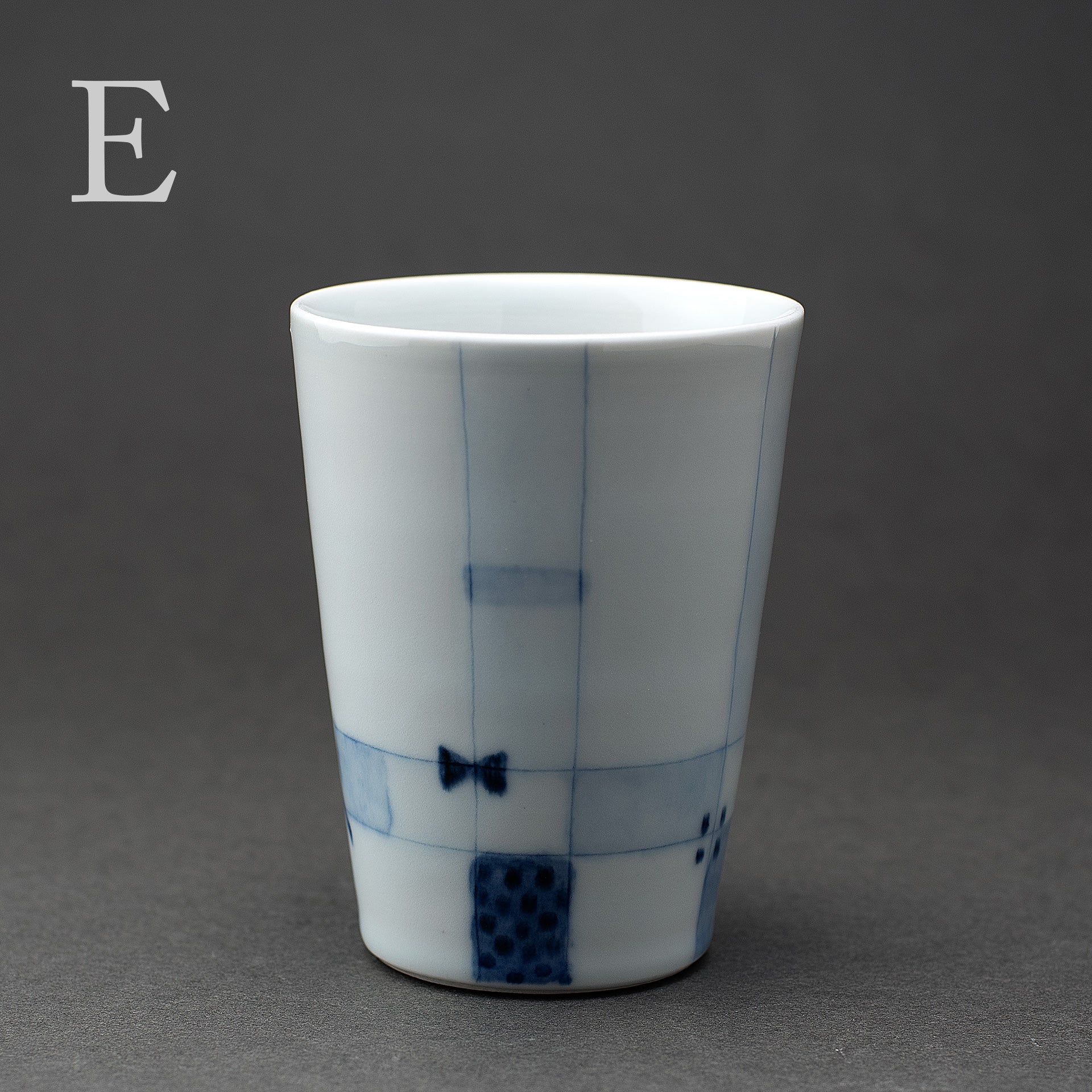 Tasse à utiliser librement (porcelaine bleue sous couverte)